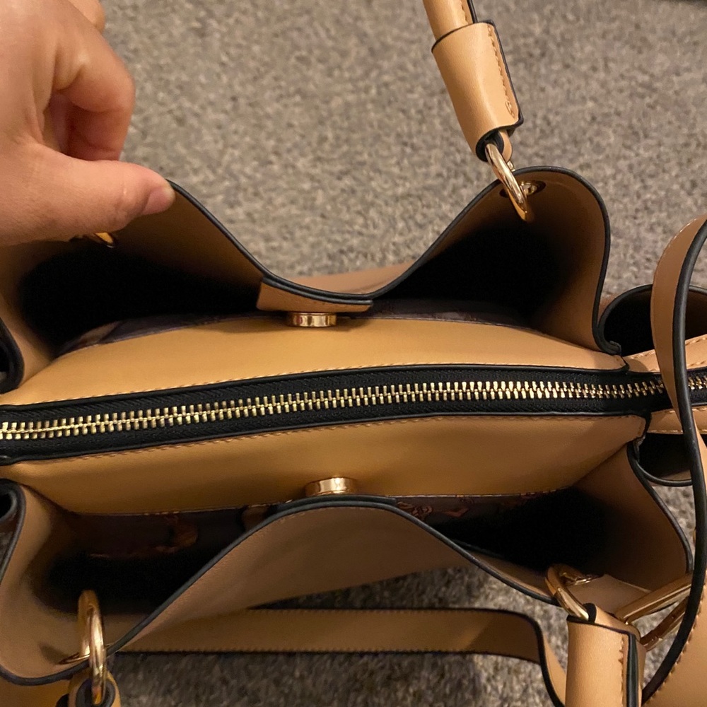 Target Handbag - Picture 3 of 4